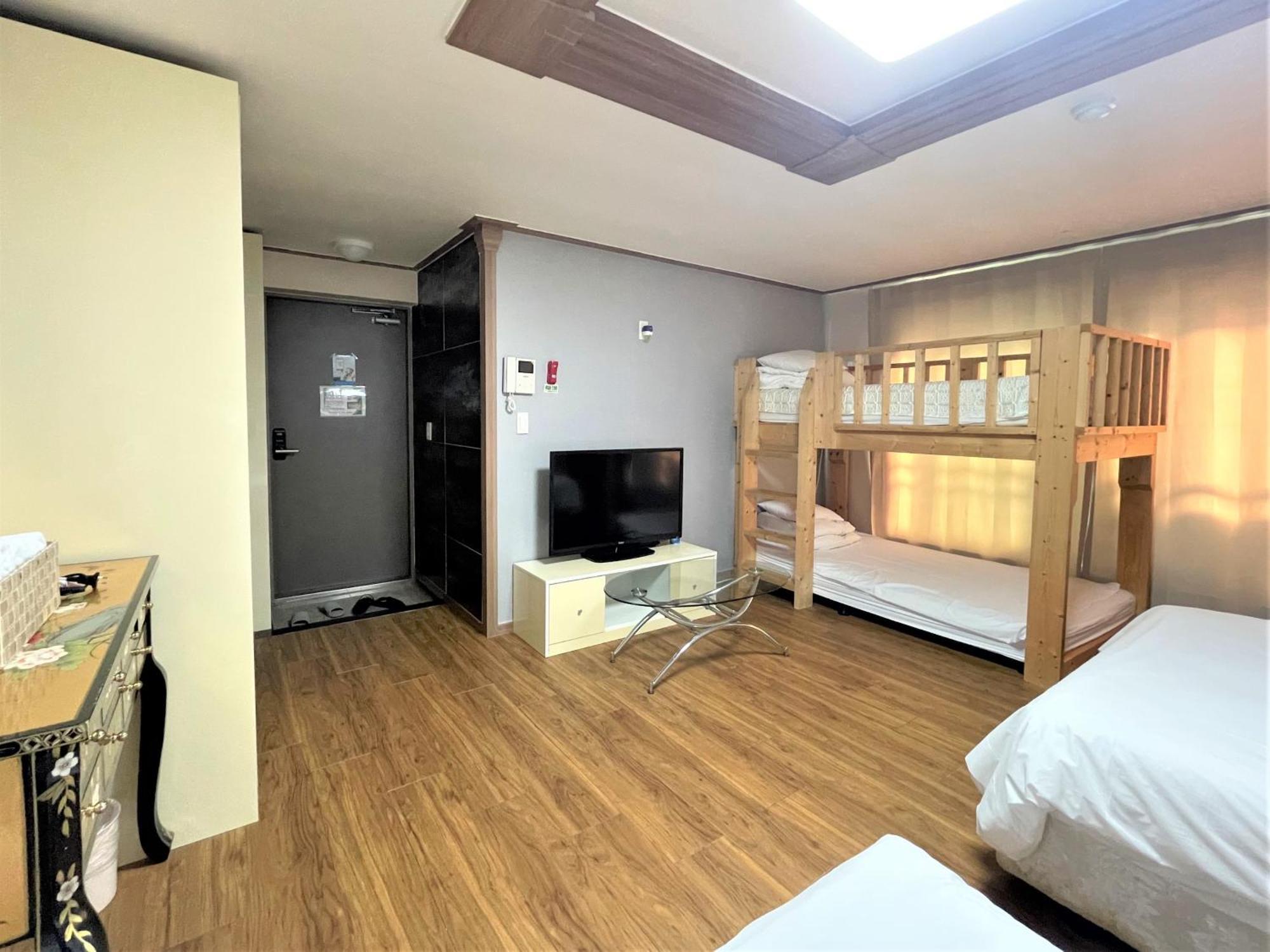 Hy Choi Hostel Seogwipo Exterior foto