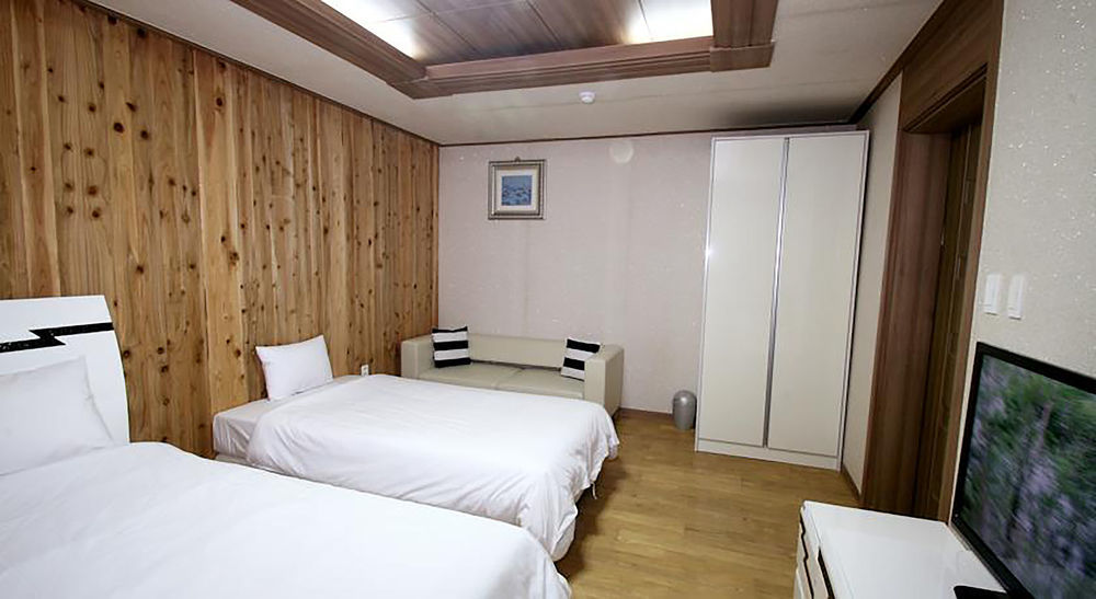 Hy Choi Hostel Seogwipo Exterior foto