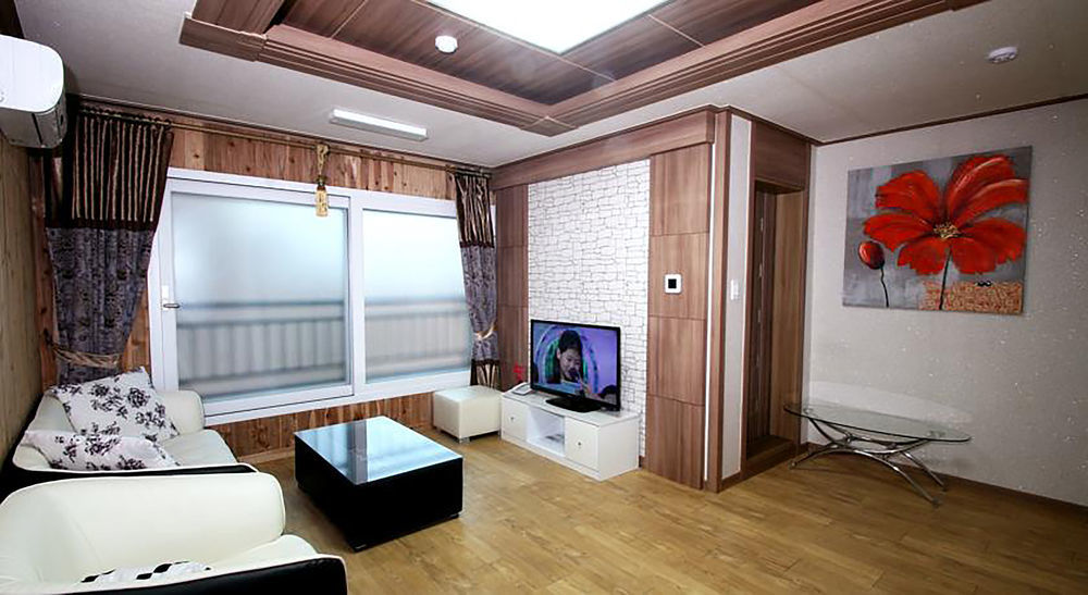 Hy Choi Hostel Seogwipo Exterior foto